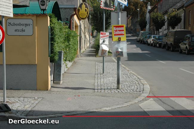 Sichtfalle Zeitungsverkauf auf Verkehrszeichen