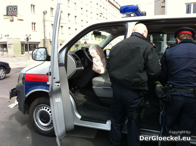 Verkehrsunfall unter Beteiligung eines Polizeiautos, vermutlich der WEGA | Foto: DerGloeckel.eu